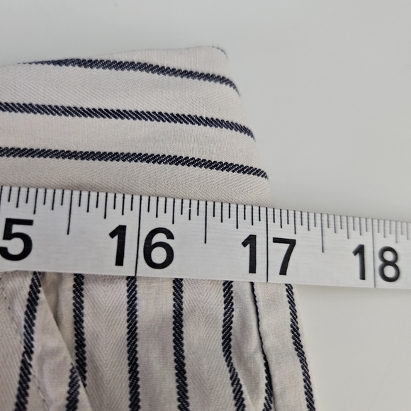 CAbi Wide Legged Cropped Striped Pants Sz 10 - Picture 5 of 10